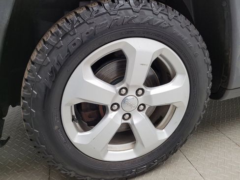 Used 2018 Jeep Compass Latitude w/ Safe & Security Group AWD/4WD image 31