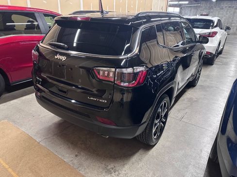 Used 2022 Jeep Compass Limited w/ Sun and Sound Group AWD/4WD image 3