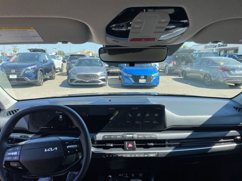 Used 2025 Kia K4 LXS FWD image 34