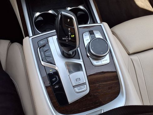 Used 2020 BMW 740i w/ Premium Package RWD image 26