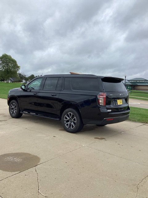 Used 2022 Chevrolet Suburban Z71 AWD/4WD image 3