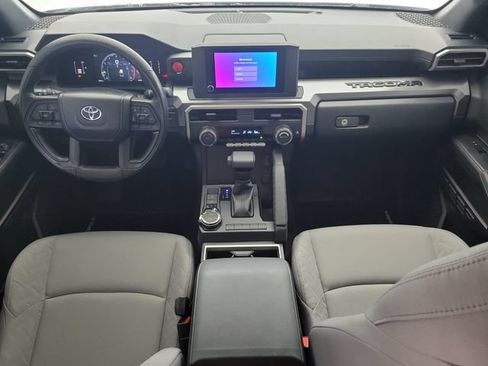 Used 2025 Toyota Tacoma SR5 AWD/4WD image 15