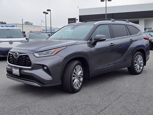 Used 2023 Toyota Highlander Platinum AWD/4WD image 2