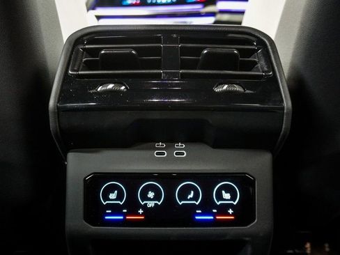 Used 2025 BMW M5 w/ Carbon Package image 22