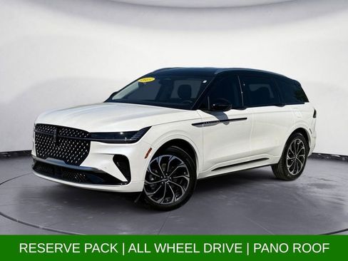 Used 2025 Lincoln Nautilus Reserve AWD/4WD image 1