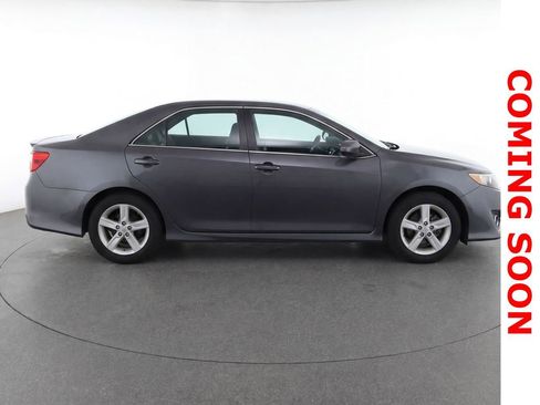 Used 2014 Toyota Camry SE w/ Moonroof Package image 10