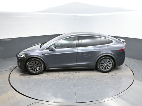 Used 2018 Tesla Model X 75D image 23