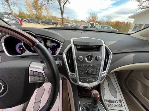 Used 2011 Cadillac SRX Luxury FWD image 19