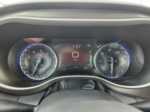 Used 2023 Chrysler Pacifica Touring-L FWD image 41