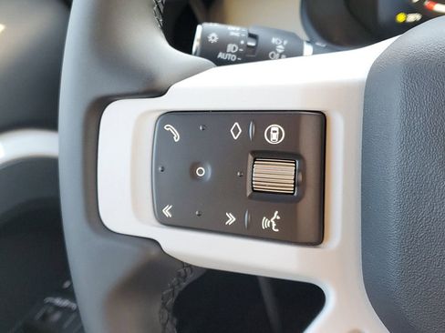 Used 2026 Land Rover Defender 110 X-Dynamic SE image 16