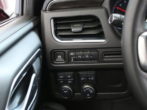 Used 2024 Chevrolet Tahoe LS AWD/4WD image 16