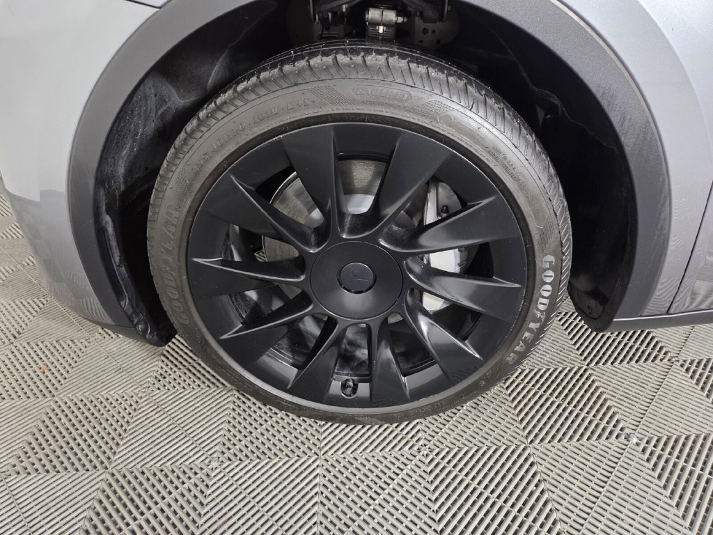 Used 2025 Tesla Model Y Long Range AWD/4WD image 10