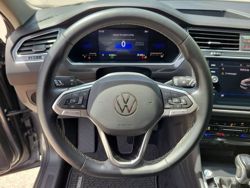 Used 2022 Volkswagen Tiguan SE w/ Panoramic Sunroof Package FWD image 22