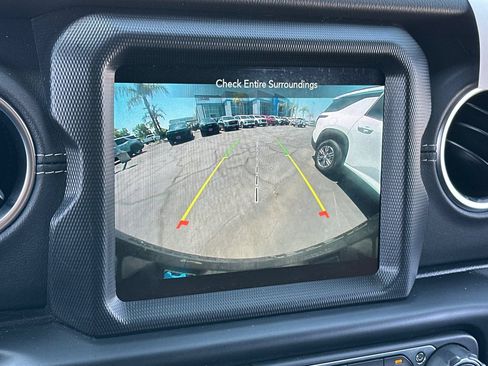 Used 2022 Jeep Wrangler Unlimited Sahara w/ Safety Group AWD/4WD image 26