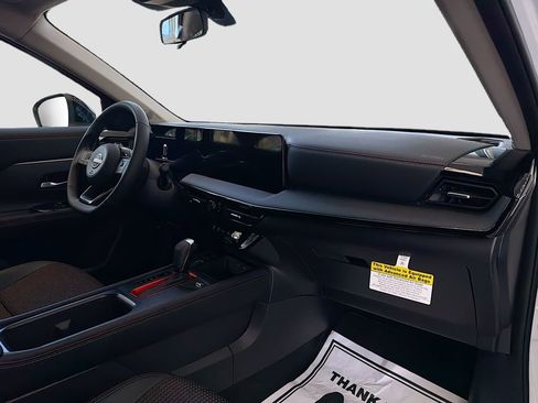 New 2026 Nissan Kicks SR image 31