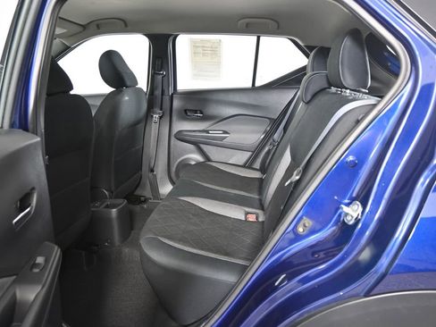 Used 2018 Nissan Kicks SV FWD image 17