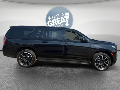 Used 2023 Chevrolet Suburban RST w/ Luxury Package AWD/4WD image 2