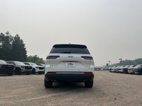 Used 2021 Jeep Grand Cherokee L Limited AWD/4WD image 11