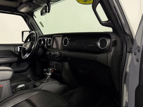 Used 2022 Jeep Wrangler Unlimited Sahara AWD/4WD image 34