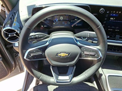 Used 2025 Chevrolet Equinox LT FWD image 18