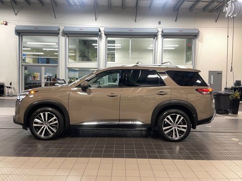 Used 2024 Nissan Pathfinder Platinum w/ Cargo Package image 4