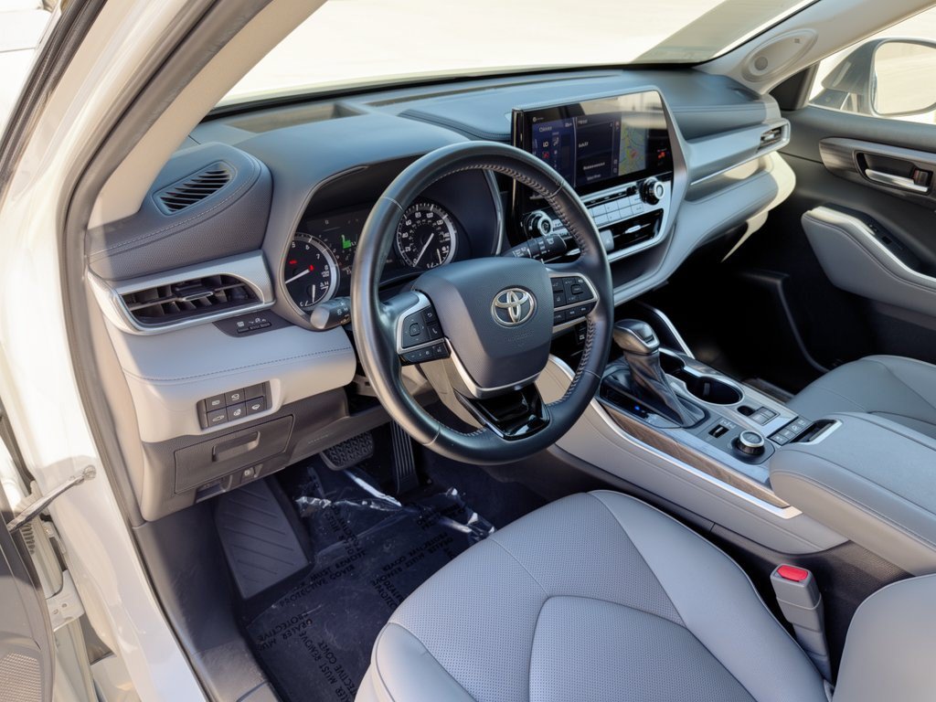 Used 2021 Toyota Highlander Platinum AWD/4WD image 4