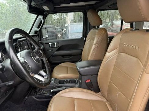 Used 2023 Jeep Wrangler Unlimited Sahara w/ Cold Weather Group AWD/4WD image 3