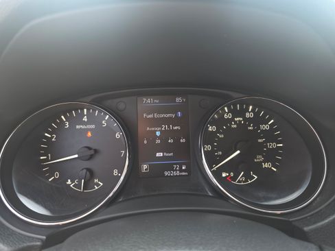 Used 2020 Nissan Rogue S FWD image 10