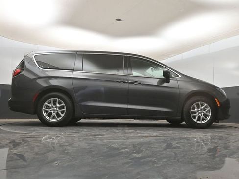 Used 2023 Chrysler Voyager LX image 20