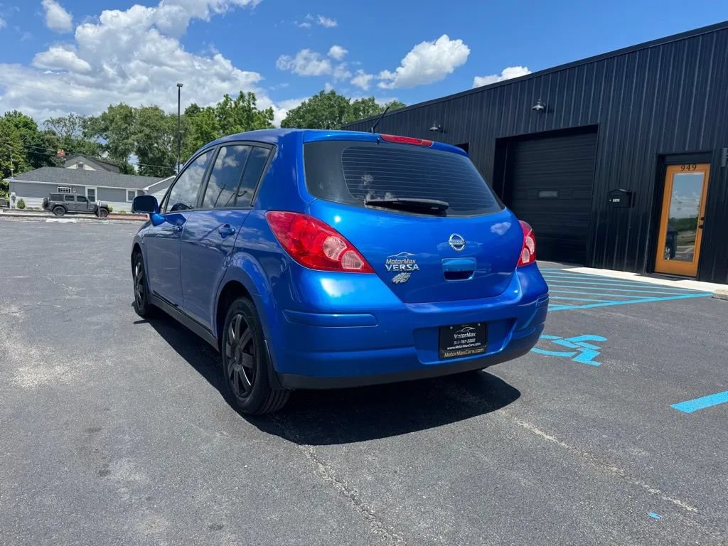 Used 2008 Nissan Versa Hatchback FWD image 2