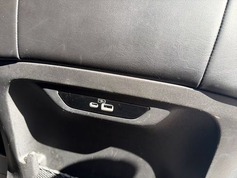 Used 2023 Chrysler Pacifica Touring-L FWD image 30