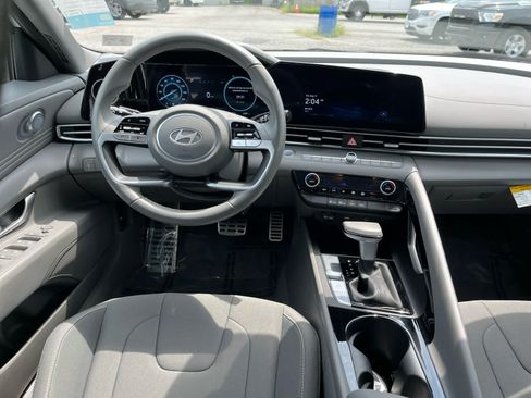 Used 2025 Hyundai Elantra SEL FWD image 24