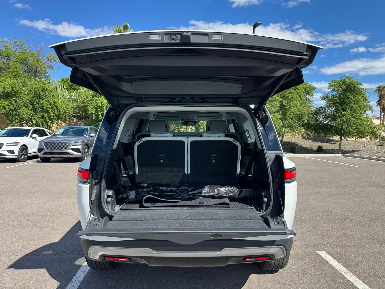 Used 2025 Rivian R1S Adventure Dual AWD/4WD image 34