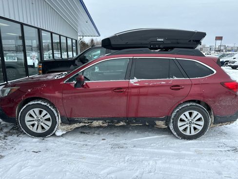 Used 2018 Subaru Outback 2.5i Premium image 3