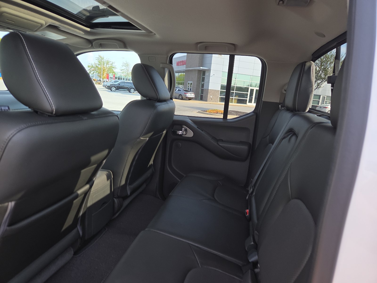 Used 2021 Nissan Frontier PRO-4X w/ Pro-4x Utility Package AWD/4WD image 10