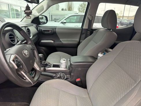 Used 2021 Toyota Tacoma SR5 AWD/4WD image 3