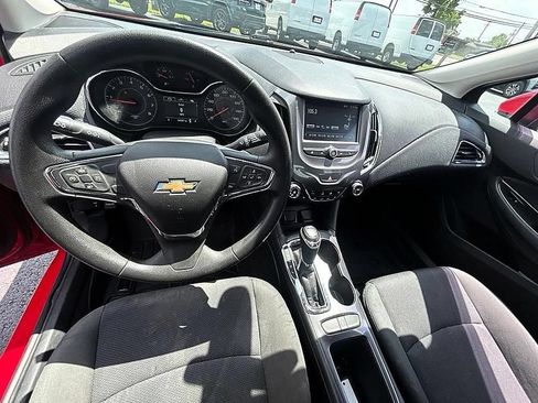 Used 2017 Chevrolet Cruze LT w/ Convenience Package FWD image 10