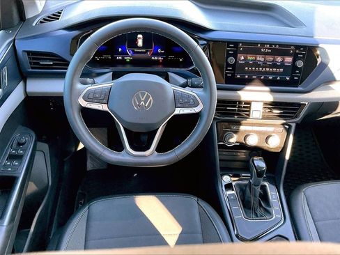 Used 2023 Volkswagen Taos SE w/ Panoramic Sunroof Package image 8