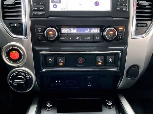 Used 2018 Nissan Titan PRO-4X AWD/4WD image 15
