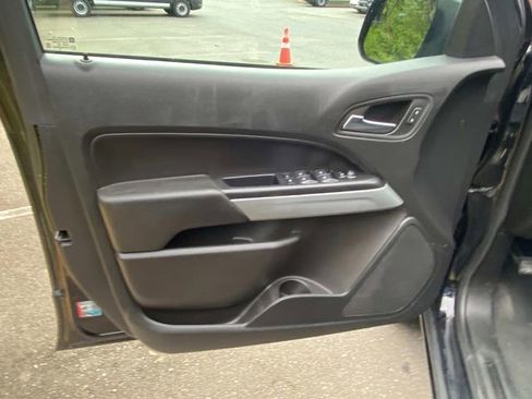 Used 2022 Chevrolet Colorado LT w/ LT Convenience Package RWD image 12