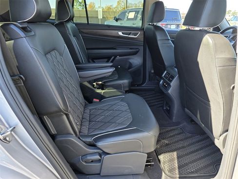 Used 2024 Volkswagen Atlas SEL Premium R-Line image 27