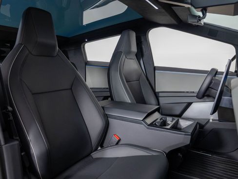 Used 2024 Tesla Cybertruck AWD Crew Cab image 27