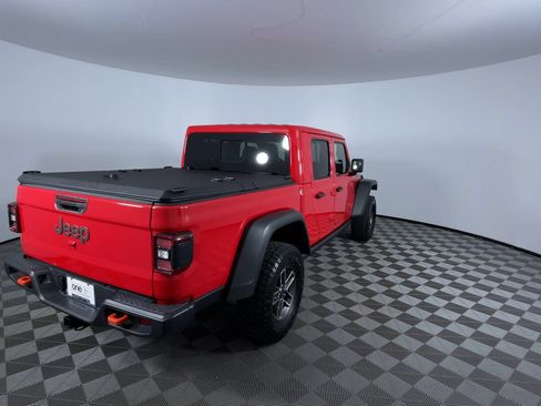 Used 2025 Jeep Gladiator Mojave w/ Convenience Group AWD/4WD image 8