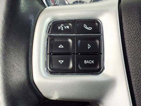 Used 2014 Chrysler Town & Country Touring image 20