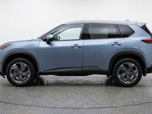 Used 2025 Nissan Rogue SV image 5