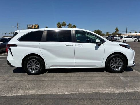 Used 2022 Toyota Sienna LE FWD image 10
