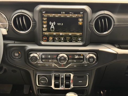 Used 2023 Jeep Wrangler Unlimited Sahara w/ Cold Weather Group AWD/4WD image 24