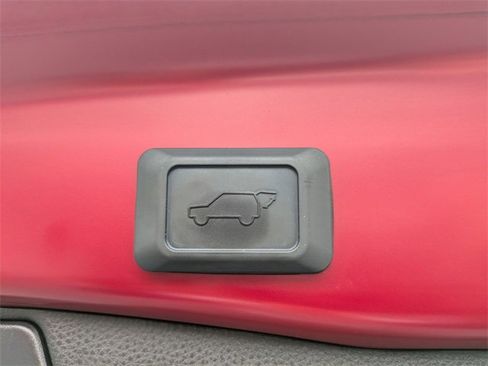 Used 2025 Toyota RAV4 XLE Premium image 14