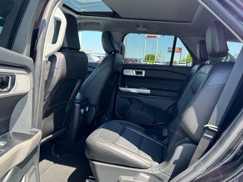 Used 2022 Ford Explorer Limited w/ Limited Technology Package AWD/4WD image 10