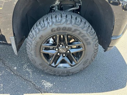 Used 2021 Chevrolet Silverado 1500 Custom Trail Boss AWD/4WD image 2